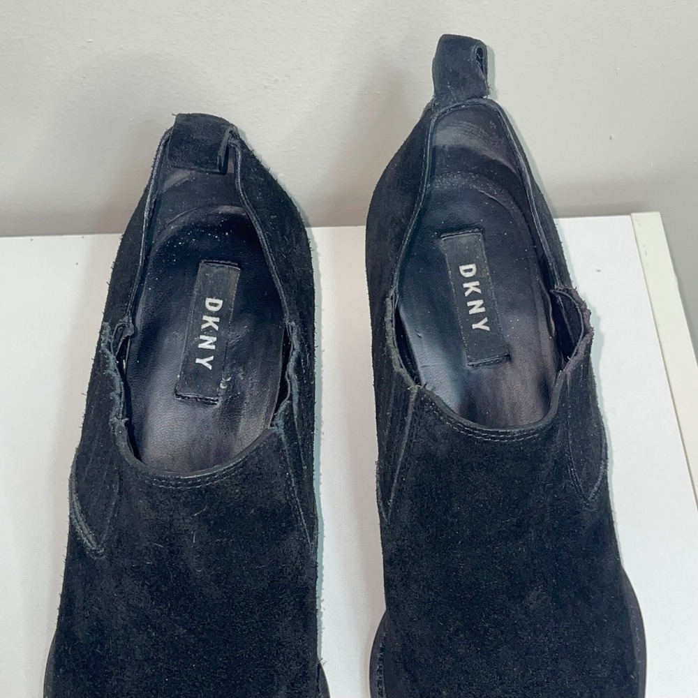 DKNY Black Suede Pointed Toe Western Ankle Booties Block Heel Women's Size 8 - Picture 6 of 8